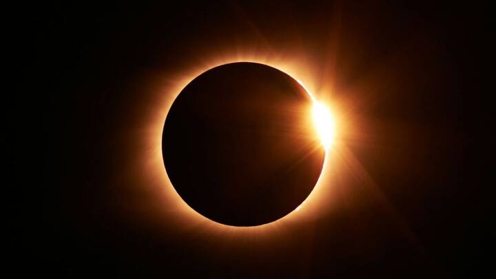 भारत में यह सूर्य ग्रहण दिखाई नहीं देगा. भारतीय समयानुसाक यह रात को 9 बज के 12 मिनट पर लगना शुरू होगा. आज हम सूर्य ग्रहण से जुड़े कुछ और तथ्य जानेंगे.