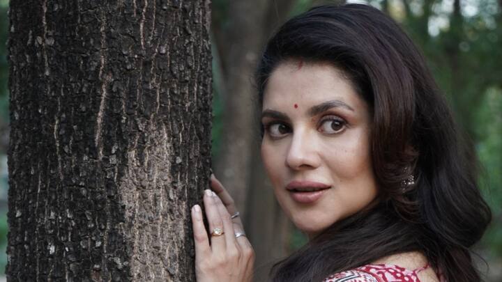 অন্যদিকে, নিজের প্রেম নিয়ে তেমন লুকোচুরি করেন না পায়েল। কিন্তু তিনি সবসময়েই বলেন, প্রেমিক বলে কাউকেই নাকি মনে ধরে না তাঁর!