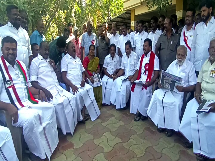 நாங்க களத்தில்தான் எதிரிகள்... அமைச்சர் ஐ. பெரியசாமி காலில் விழுந்து ஆசீர்வாதம் பெற்ற  திண்டுக்கல் சீனிவாசன் மகன் - திண்டுகல்லில் தேர்தல் சுவாரசியம்