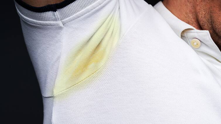 What Causes Sweat Stains On Clothes Sweat Stains: ਪਸੀਨੇ ਕਾਰਨ ਕੱਪੜਿਆਂ 'ਤੇ ਕਿਉਂ ਪੈ ਜਾਂਦੇ ਨੇ ਪੀਲੇ ਨਿਸ਼ਾਨ? ਇਹ ਬੀਮਾਰੀ ਵੀ ਹੋ ਸਕਦੀ ਕਾਰਨ