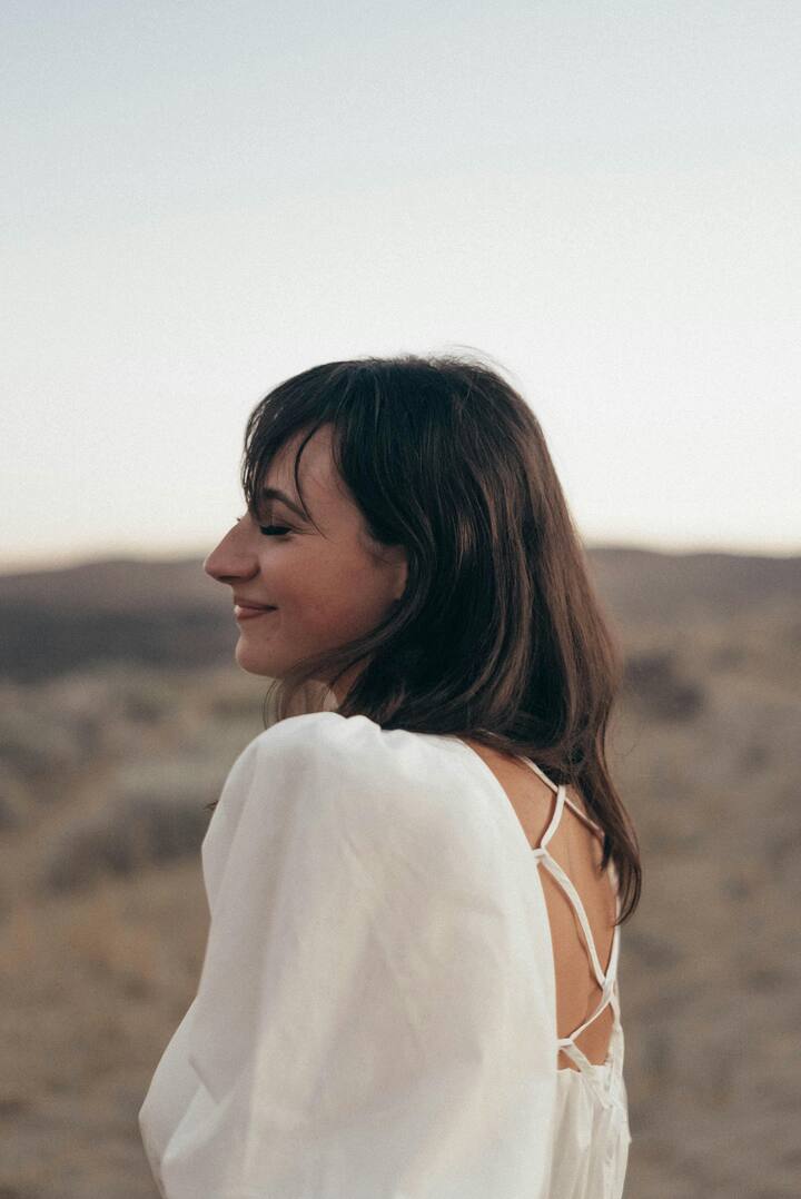 कधीकधी आयुष्याच्या धकाधकीपासून दूर स्वत:साठी वेळ काढणे देखील आपल्याला चांगले परिणाम देऊ शकते. अशावेळी निसर्गासोबत वेळ घालवा आणि या जगात काहीही कायमस्वरूपी नाही आणि एकटे राहण्यासाठी स्वत:शिवाय कुणाचीही गरज नाही, हे आत्मसात करण्याचा प्रयत्न करा. सोलो ट्रिपवर जाणे देखील आपल्या मानसिक आरोग्यासाठी चांगले असू शकते.(Photo Credit : pexels )