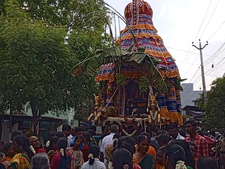 கரூர்: ஸ்ரீ முத்துமாரியம்மன் ஆலய  பங்குனி திருவிழா தேரோட்டம்