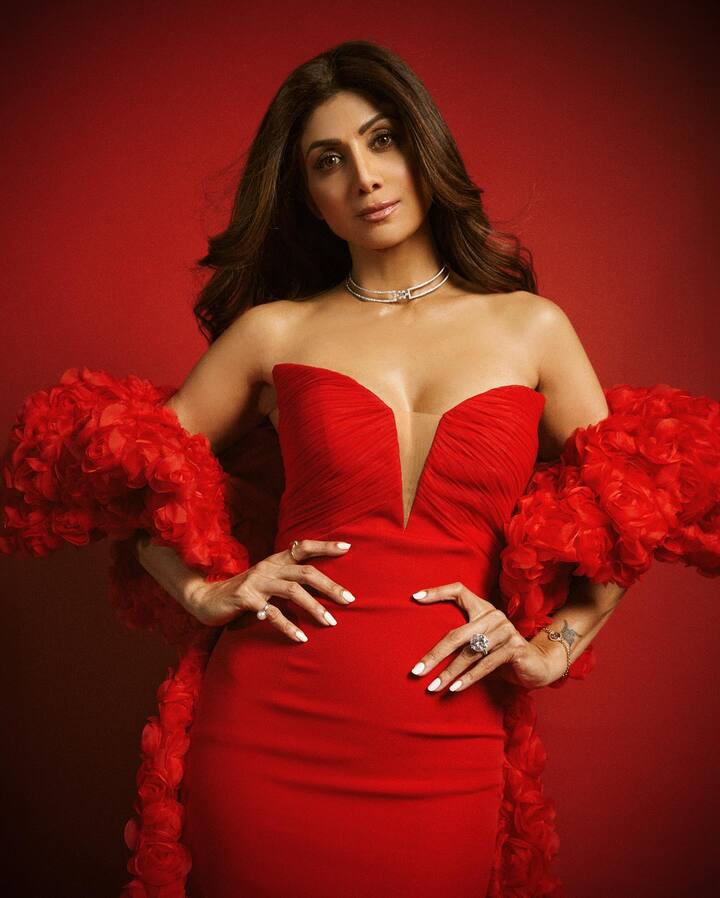 लिवूड अभिनेत्री शिल्पा शेट्टी (Shilpa Shetty) सिनेमांसह (Movies) वेबसीरिजमध्येही (Web Series) आपल्या अभिनयाचा जलवा दाखवत आहे.