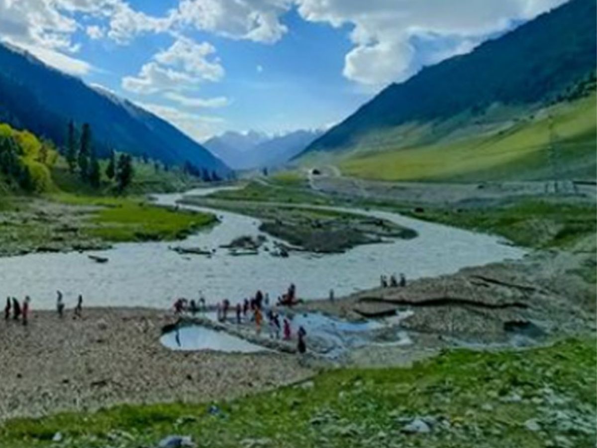 Travel : भारतातील 'या' स्वर्गसुखापुढे सर्वकाही फिके! भारतात 'या' ठिकाणाला भेट देणं स्वर्गापेक्षा कमी नाही, अमरनाथ यात्रींसाठी खूप खास