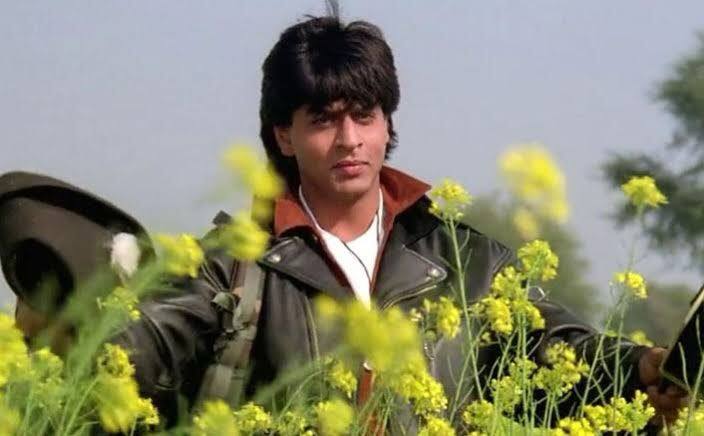 Shah Rukh Khan's character Raj in 'Dilwale Dulhania Le Jayenge' is timeless. His romantic gestures and charismatic persona ensure that Raj remains etched in our memories forever. (Image Source: Special Arrangement)