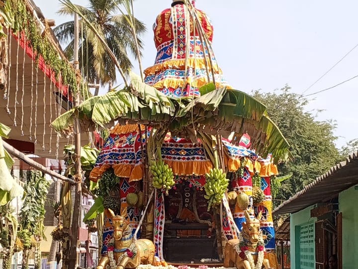 கரூர்: ஸ்ரீ முத்துமாரியம்மன் ஆலய  பங்குனி திருவிழா தேரோட்டம்