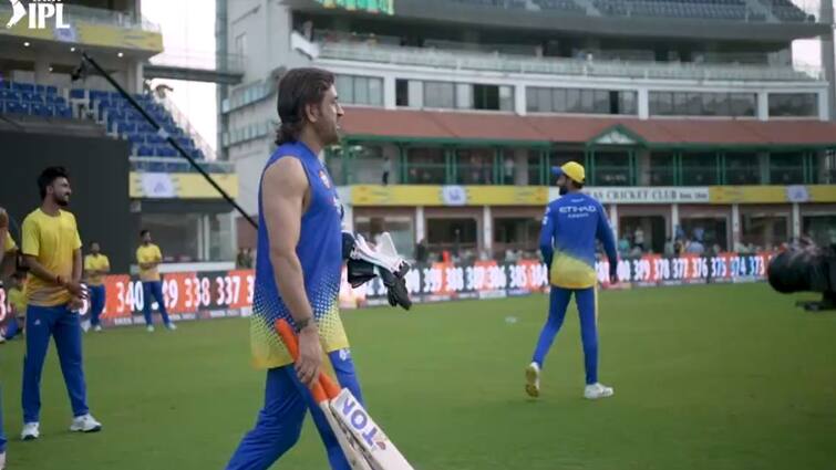 CSK vs KKR IPL 2024:  Before the match against KKR, former Chennai skipper MS Dhoni had a aggressive in practice. CSK vs KKR IPL 2024: केकेआरविरुद्धच्या सामन्याआधी MS धोनीची तुफान फटकेबाजी; सुरेश रैनाही दिसला सोबत, Video