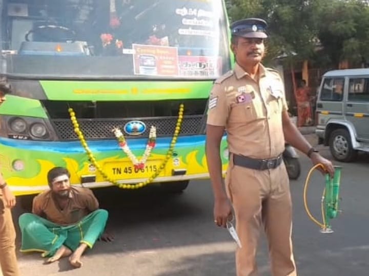 ஏர் ஹாரன் மூலம் அதிக ஒலி எழுப்பி மக்களுக்கு மன உளைச்சலை ஏற்படுத்திய ஓட்டுநர் - அபராதம் விதித்த போலீஸ்