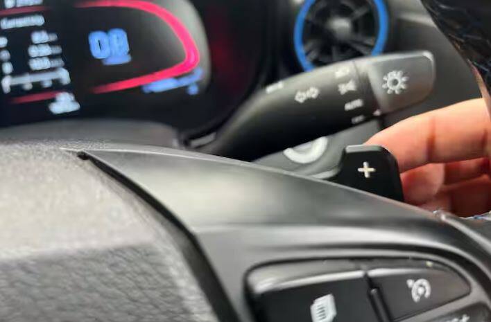 Hyundai Exeter 'ਚ 1.2-ਲੀਟਰ ਇੰਜਣ ਹੈ, ਜੋ 83bhp ਦੀ ਪਾਵਰ ਜਨਰੇਟ ਕਰਦਾ ਹੈ। ਹੁੰਡਈ ਮੋਟਰ ਦੀ ਇਹ ਕਾਰ ਨਿਰਵਿਘਨ ਅਨੁਭਵ ਅਤੇ ਲੀਨੀਅਰ ਪਾਵਰ ਡਿਲੀਵਰੀ ਦਿੰਦੀ ਹੈ। ਜਦੋਂ ਕਿ ਇਸ ਦਾ AMT ਗਿਅਰ ਬਾਕਸ ਟ੍ਰੈਫਿਕ ਵਿੱਚ ਕਾਫੀ ਸੁਚਾਰੂ ਹੈ।