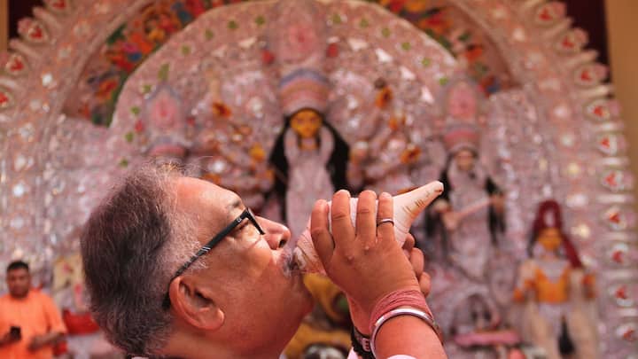 আদ্যাশক্তির সবচেয়ে শক্তিশালী রূপ মাতা কাত্যায়নীর পুজো করা হয় ৬ নম্বর রাতে। দুর্গার সবচেয়ে সহিংস অবতারের অন্যতম এই দেবী মহিষাসুরকে বধ করেছেন মনে করা হয়। (প্রতীকী ছবি) সৌজন্য -পিটিআই