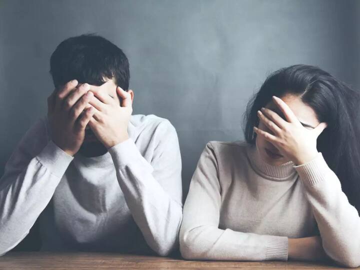 Relationship Tips lifestyle marathi news Argument with spouse some mistakes made after that can lead to break in relationship Relationship Tips : जोडीदाराशी वाद ठीक, पण त्यानंतर केलेल्या 'या' चुकांमुळे नातं तुटू शकते, जाणून घ्या