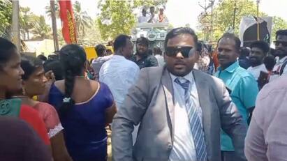 Lok Sabha Election 2024 Ramanathapuram candidate o Pannerselvam campaing - TNN தம்பி துபாயா, முதல்ல கூலிங் கிளாஸ் போடுங்க: ஓ.பி.எஸ். பிரசாரத்தில் பரபரப்பை ஏற்படுத்திய கோட்- சூட் வாலிபர்..!