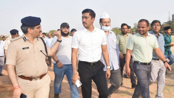 सोमवार (08 अप्रैल) को पटना के जिलाधिकारी, वरीय पुलिस अधीक्षक ने ईद को देखते हुए गांधी मैदान का निरीक्षण किया गया. यह तस्वीर गांधी मैदान की है.