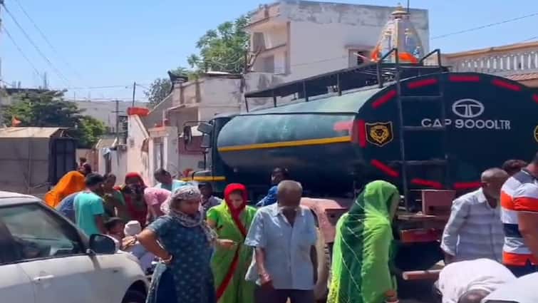 Kutch: There was water crisis in Bhuj of Kutch. Kutch: છેલ્લા છ દિવસથી ભૂજની જનતાને નથી મળ્યું પાણી, સ્થાનિકો પાણીના ટેન્કર મંગાવવા મજબૂર