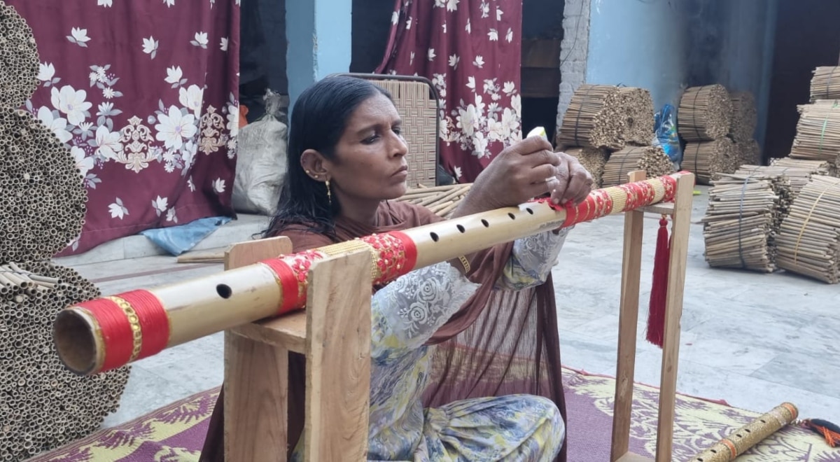 Lok Sabha Election 2024: पीलीभीत की महिला कारीगर ने बनाई 56 इंच की बांसुरी, पीएम मोदी को करना चाहती हैं भेंट