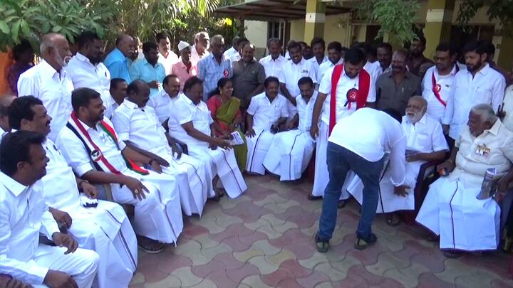 Dindigul Srinivasan son who fell at Minister Periaswamy feet and was blessed - TNN நாங்க களத்தில்தான் எதிரிகள்... அமைச்சர் ஐ. பெரியசாமி காலில் விழுந்து ஆசீர்வாதம் பெற்ற  திண்டுக்கல் சீனிவாசன் மகன் - திண்டுகல்லில் தேர்தல் சுவாரசியம்