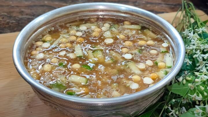 தெலுங்கு புத்தாண்டான உகாதி அன்று உகாதி பச்சடி தயாரிப்பது வழக்கம். இந்த பச்சடியை எப்படி தயாரிப்பது என்று பார்க்கலாம்.