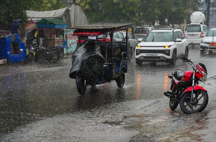 কালবৈশাখী হতে পারে পুরুলিয়া বাঁকুড়া পশ্চিম মেদিনীপুর ঝাড়গ্রাম ,বীরভূম ,মুর্শিদাবাদ এবং পূর্ব ও পশ্চিম বর্ধমান জেলাতে। ৬০ কিলোমিটার গতিবেগে দমকা ঝড়ো হাওয়া বইতে পারে। থাকবে বজ্রপাতের আশঙ্কা ।