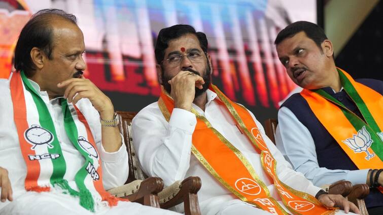 Mahayuti search for alternative candidates of Chhagan Bhujbal Hemant Godse for Nashik Lok Sabha Election 2024 Maharashtra Politics Marathi News नाशिकच्या जागेचा तिढा आणखी वाढला, आता ना भुजबळ ना गोडसे, महायुतीकडून 'या' बलाढ्य नेत्यांची चाचपणी!