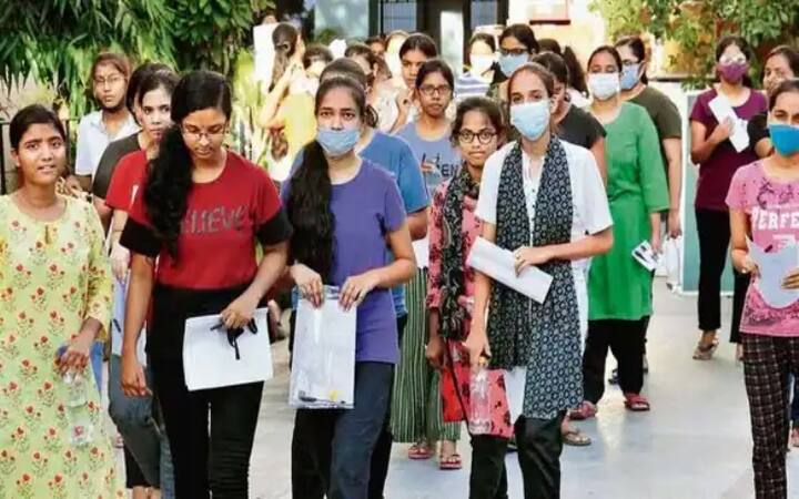 દરેક વિષય માટે સમય વિભાજિત કરો અને બાકીના દિવસોને એવી રીતે વિભાજિત કરો કે બધા વિષયો આવરી લેવામાં આવે અને કંઈપણ બાકી ન રહે.