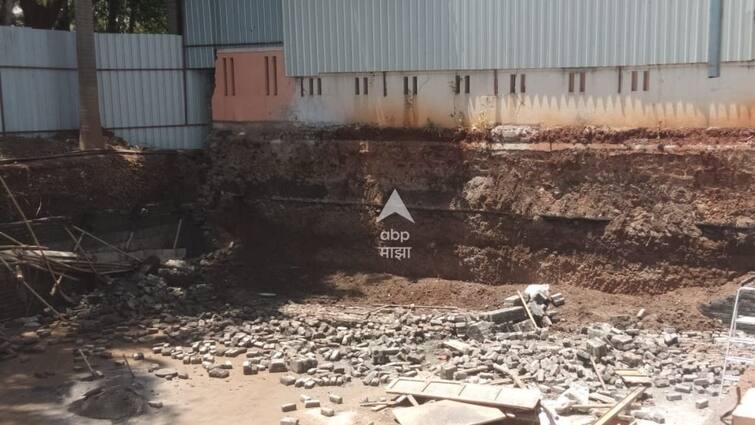 Four people were buried under the rubble when the wall collapsed two died nashik maharashtra marathi news Nashik : बांधकाम साईटवर अचानक भिंत कोसळली, चार कामगार दबले ढिगाऱ्याखाली, दोघांचा मृत्यू