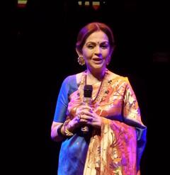 'नमस्कार मंडळी...' पैठणी, कपाळावर चंद्रकोर अन् हिरव्या बांडग्या; नीता अंबांनींचा मराठमोळा साज पाहाच