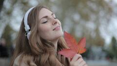 How to be Happy Alone : आयुष्यात या गोष्टी घेतल्यास आनंदी होण्यासाठी कोणत्याही आधाराची गरज भासणार नाही!