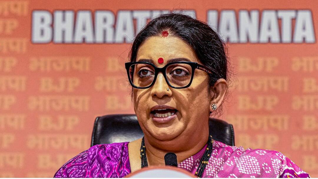 Lok Sabha Polls: Smriti Irani Accuses Rahul Gandhi Of Seeking Support From Banned PFI In Wayanad Union Minister Smriti Irani Accuses Rahul Gandhi Accepting PFI Support Wayanad BJP Congress Amethi Lok Sabha Polls: Smriti Irani Accuses Rahul Gandhi Of Seeking Support From Banned PFI In Wayanad