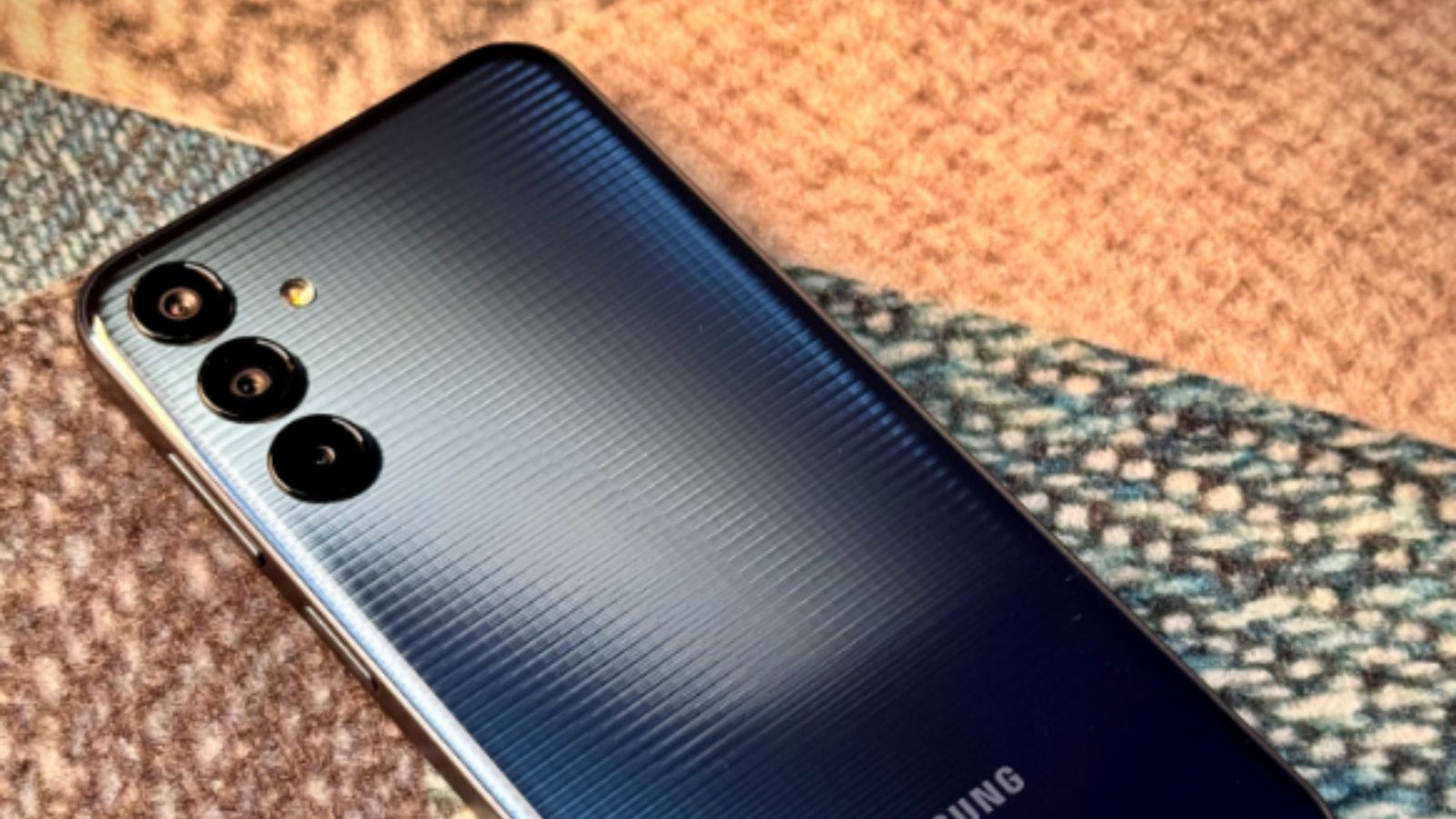 Samsung Galaxy M15 5G: ৬০০০ এমএএইচের শক্তিশালী ব্যাটারি নিয়ে ভারতে লঞ্চ হয়েছে স্যামসাং গ্যালাক্সি এম১৫ ৫জি, দাম কত এই ফোনের?