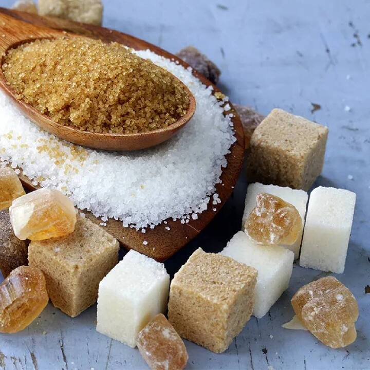 Sugar : ਖੰਡ ਦੀ ਵਰਤੋਂ ਰੋਜ਼ਾਨਾ ਖੁਰਾਕ ਵਿੱਚ ਬਹੁਤ ਜ਼ਿਆਦਾ ਕੀਤੀ ਜਾਂਦੀ ਹੈ, ਪਰ ਕੀ ਤੁਸੀਂ ਜਾਣਦੇ ਹੋ ਕਿ ਇਹ ਤੁਹਾਡੀ ਸਿਹਤ ਨੂੰ ਫਾਇਦੇ ਦੀ ਬਜਾਏ ਜ਼ਿਆਦਾ ਨੁਕਸਾਨ ਪਹੁੰਚਾਉਂਦੀ ਹੈ।