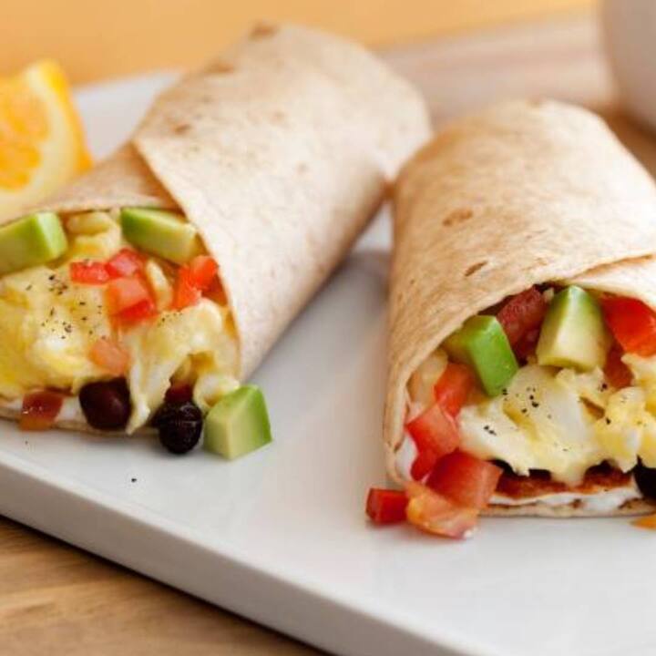 ਸਿਹਤਮੰਦ ਰਹਿਣ ਲਈ ਖਾਣ-ਪੀਣ ਦੀਆਂ ਚੰਗੀਆਂ ਆਦਤਾਂ ਬਹੁਤ ਜ਼ਰੂਰੀ ਹਨ। ਇੱਕ ਸਿਹਤਮੰਦ ਵਿਅਕਤੀ ਦਿਨ ਵਿੱਚ ਤਿੰਨ ਭੋਜਨ ਖਾਂਦਾ ਹੈ, ਜਿਸ ਵਿੱਚ ਨਾਸ਼ਤਾ, ਦੁਪਹਿਰ ਦਾ ਖਾਣਾ ਅਤੇ ਰਾਤ ਦਾ ਖਾਣਾ ਸ਼ਾਮਲ ਹੁੰਦਾ ਹੈ।