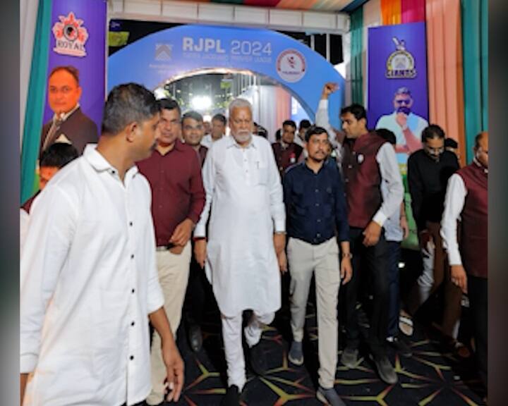 Rupala Controversy: વિવાદને બાજુ પર મુકીને ક્રિકેટ રમવા મેદાનમાં આવ્યા રૂપાલા, ફટકાર્યા ચોગ્ગા-છગ્ગા