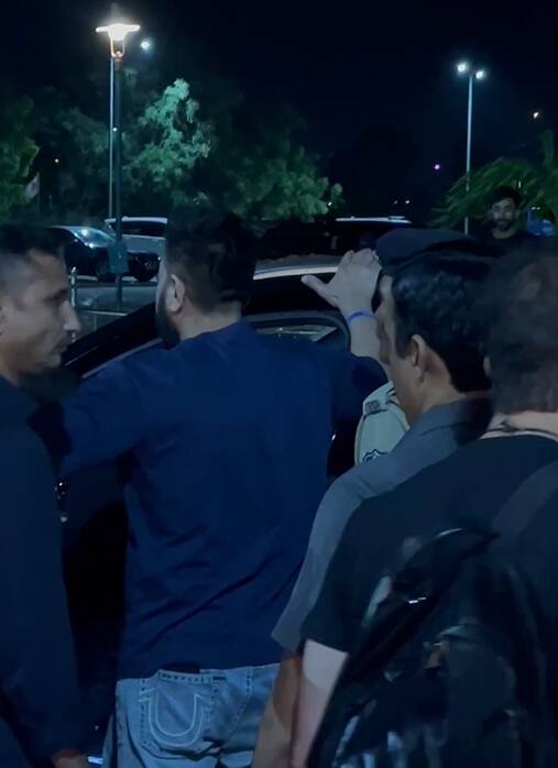 सलमान खान के साथ एयरपोर्ट पर उनके बॉडीगार्ड शेरा भी नजर आए. जिनकी फैन फॉलोइंग किसी सेलिब्रटी से कम नहीं है.