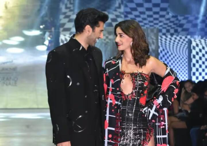 ਦੋਵਾਂ ਦੀਆਂ ਇਹ ਤਸਵੀਰਾਂ ਸੋਸ਼ਲ ਮੀਡੀਆ 'ਤੇ ਵੀ ਵਾਇਰਲ ਹੋਈਆਂ ਸਨ। ਇਸ ਦੇ ਨਾਲ ਹੀ ਸੋਸ਼ਲ ਮੀਡੀਆ ਅਤੇ ਕੁਝ ਰਿਪੋਰਟਾਂ ਵਿੱਚ ਦਾਅਵਾ ਕੀਤਾ ਗਿਆ ਸੀ ਕਿ ਅਨੰਨਿਆ ਅਤੇ ਆਦਿਤਿਆ ਰਿਲੇਸ਼ਨਸ਼ਿਪ ਵਿੱਚ ਹਨ। ਹਾਲਾਂਕਿ ਇਨ੍ਹਾਂ ਖਬਰਾਂ 'ਤੇ ਦੋਵਾਂ 'ਚੋਂ ਕਿਸੇ ਨੇ ਵੀ ਕੋਈ ਪ੍ਰਤੀਕਿਰਿਆ ਨਹੀਂ ਦਿੱਤੀ।