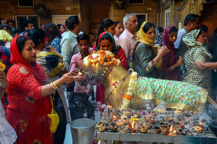 Devotees offer prayers at the Mata Longa Wali Devi temple on the first day of the 'Chaitra Navratri' festival, in Amritsar. (Image Source: PTI)