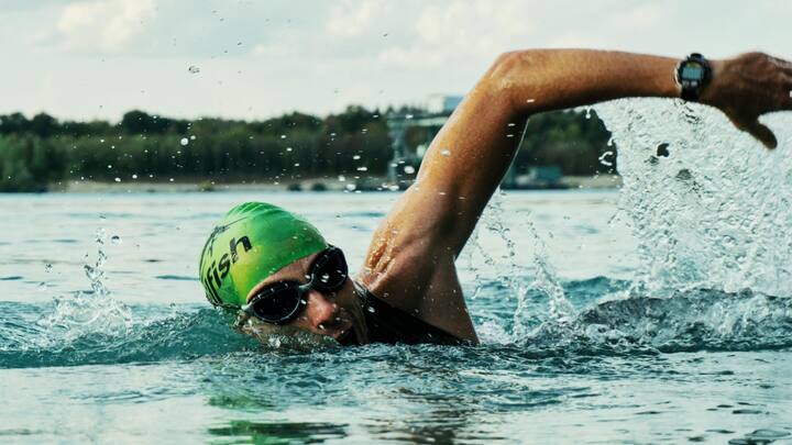 Swimming Health Benefits : நீச்சல் செய்வதால் கிடைக்கும் நன்மைகளையும், பக்க விளைவுகளையும் பற்றி இதில் காணலாம்