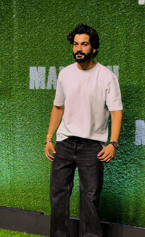 विक्की कौशल के भाई और एक्टर सनी कौशल भी इस स्कीनिंग में स्पॉट किए गए.