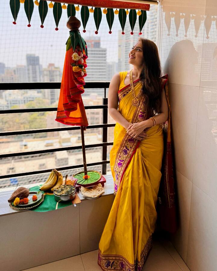 या फोटोमध्ये सोनाली आणि तिचा नवरा खूप खुश दिसत आहेत.(photo:/sonalee18588/ig)