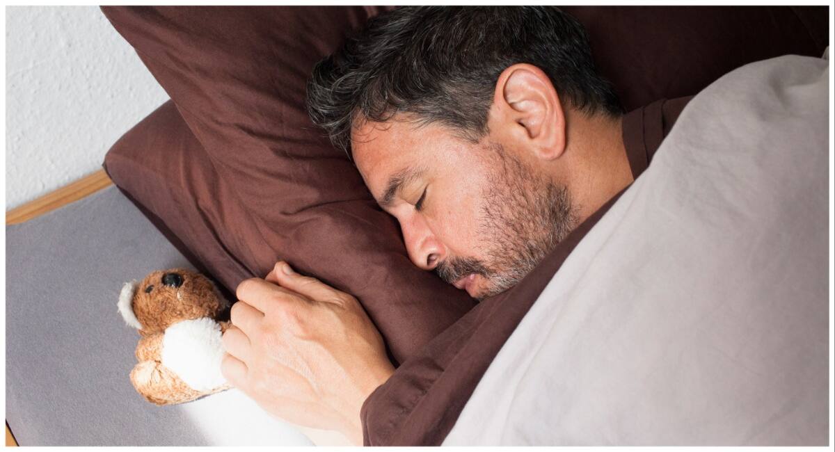 पेट या पीठ के बल सोना चाहिए, वैज्ञानिकों की सलाह जानिए?