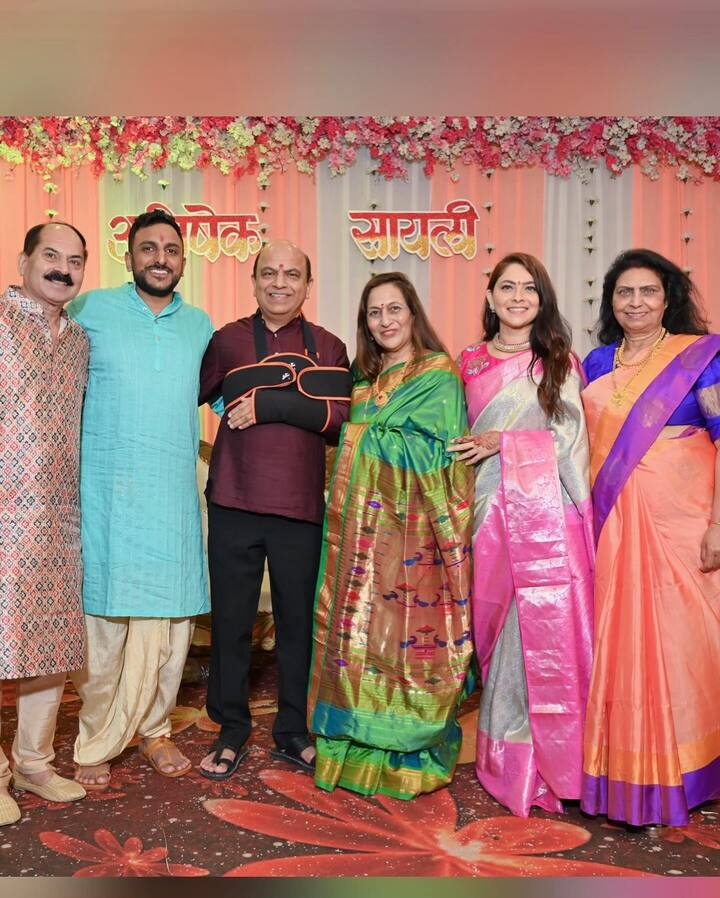 अभिनेत्री सोनाली कुलकर्णीनेसुद्धा गुडीपाडवा साजरा केलाय.