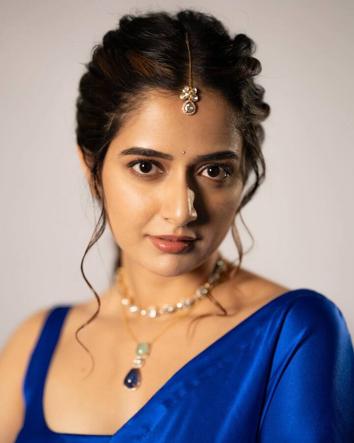 ఈ భామకి తెలుగు ప్రేక్షకులకు కూడా సుపరిచితురాలే. ఎమిగోస్ అంటూ.. కళ్యాణ్ రామ్తో.. నా సామి రంగ అంటూ నాగార్జునతో స్క్రీన్ స్పేస్ పంచుకుంది.(Images Source : Instagram/Ashika Rangnath)