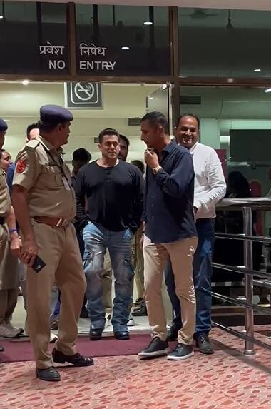 सलमान खान को हाल ही में पैपराजी ने जामनगर एयरपोर्ट पर स्पॉट किया और अपने कैमरे में कैद कर लिया.