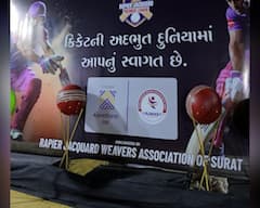 Rupala Photos: વિવાદો વચ્ચે રૂપાલાની જોરદાર બેટિંગ, સુરતમાં ક્રિકેટરો સાથે ક્રિકેટ મેચ રમતી તસવીરો આવી સામે.....