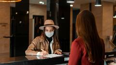 Lifestyle : हवं तेव्हा हॉटेलमध्ये चेक-इन करा, पण चेकआऊट नेहमी 12 वाजता असतं. त्यामागचं लॉजिक तुम्हाला माहित आहे का?