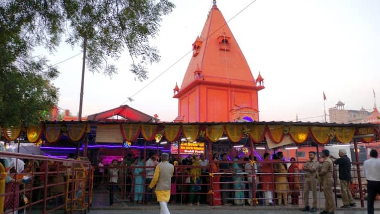 Chaitra Navratri Sangam city no idol in Shaktipeeth here devotees worship a cradle ann Prayagraj News: संगम नगरी की इस शक्तिपीठ में नहीं है कोई भी मूर्ति, श्रद्धालु यहां करते हैं एक पालने की पूजा