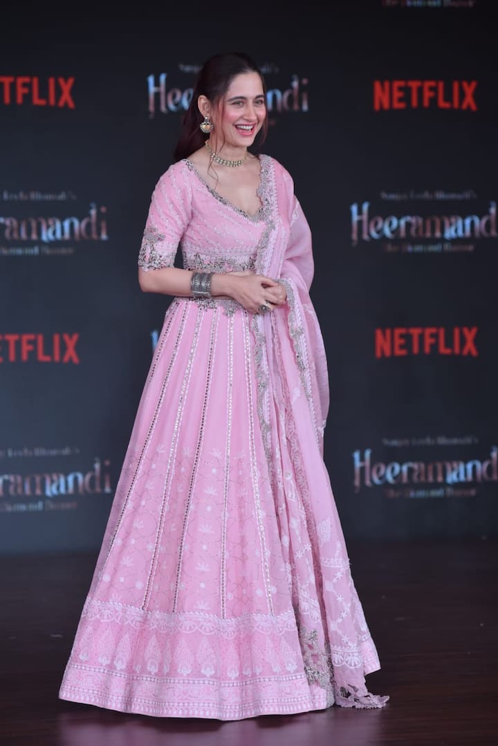 Sanjeeda Sheikh looked pretty in a pink lehenga choli.