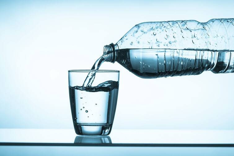 Drinking water isnt enough to stay hydrated this summer, say experts Health Tips: ઉનાળામાં હાઇડ્રેઇટ રહેવા માટે માત્ર પાણી પીવું જ પુરતું નથી, જાણો શું કહે છે એક્સ્પર્ટ