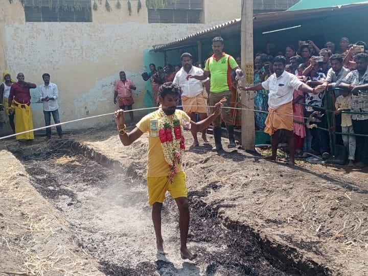 கரூர் முத்துமாரியம்மன் ஆலய பூக்குழி திருவிழா; திரளான பக்தர்கள் பங்கேற்பு