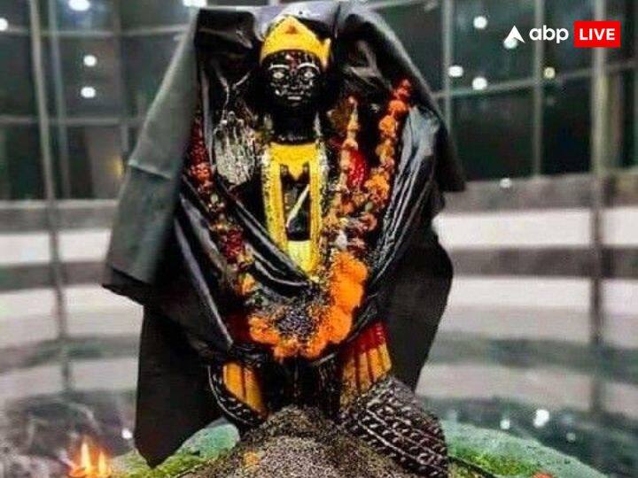 वहीं कर्क और वृश्चिक राशि में शनि की ढैय्या शुरू हो गई. साल 2024 में शनि का राशि परिवर्तन नहीं होगा. शनि अब साल 2025 में ही राशि परिवर्तन करेंगे.