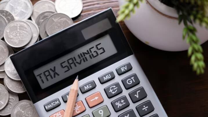 How to save tax: easy income tax saving tips Tax Savings: ਟੈਕਸ ਬਚਾਉਣ ਲਈ ਹੁਣੇ ਕਰੋ ਇਹ ਉਪਾਅ, ਬਾਅਦ 'ਚ ਨਹੀਂ ਮਿਲੇਗਾ ਮੌਕਾ